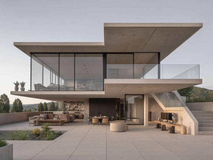 Concrete, steel and glass: balancing industrial and warm design